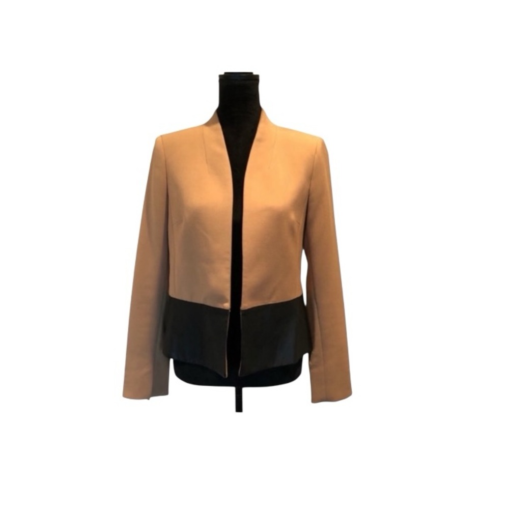Jones New York long sleeve business casual camel black pleather blazer size 4
